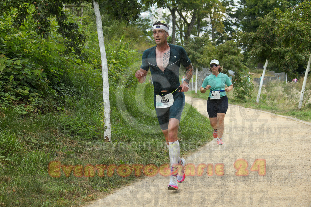 250824_1421_EX1_5943 | Sportfotografie im Rhein-Sieg Kreis, Köln, Bonn, NRW, Rheinland Pfalz, Hessen, etc. Unser Tätigkeitsfeld umfasst den Laufsport vom Volkslauf über den Marathon, Duathlon, Triathon bis zum Ultralauf wie Kölnpfad Ultra oder Schindertrail.