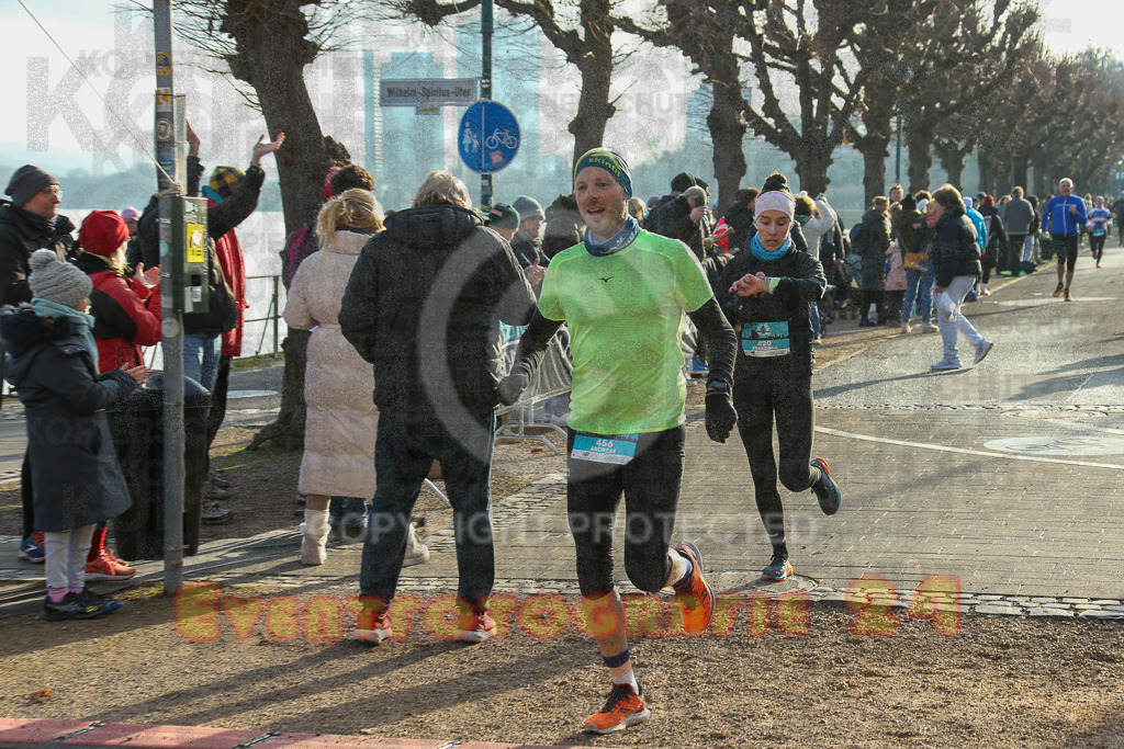 241231_1202_EX1_3559 | Sportfotografie im Rhein-Sieg Kreis, Köln, Bonn, NRW, Rheinland Pfalz, Hessen, etc. Unser Tätigkeitsfeld umfasst den Laufsport vom Volkslauf über den Marathon, Duathlon, Triathon bis zum Ultralauf wie Kölnpfad Ultra oder Schindertrail.