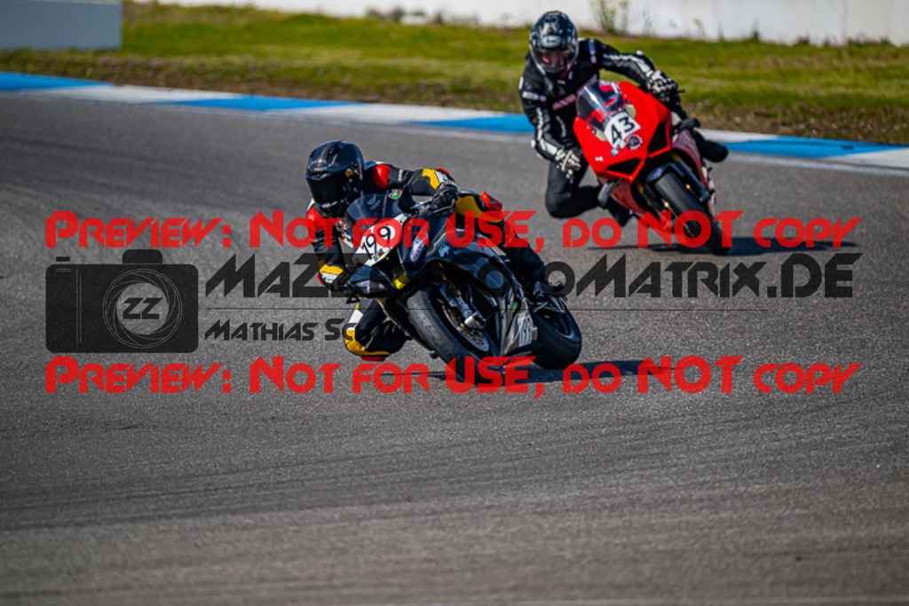 MaZZes_FotoMatrix_230410_5646 | WEISS