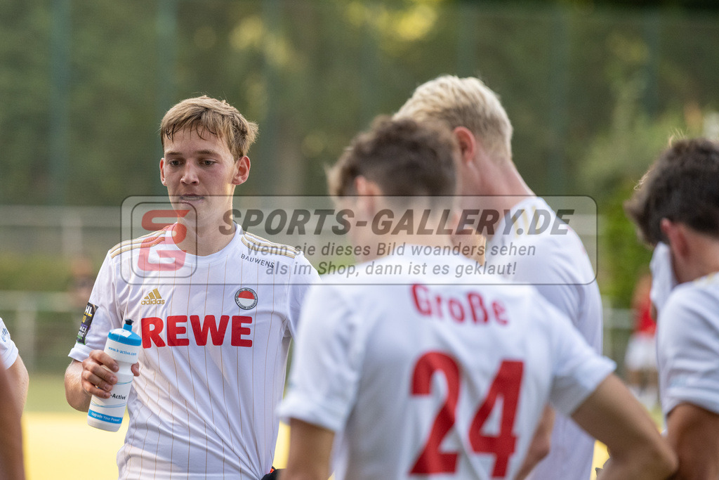 SFE_20220903_0072 | ; 1. Bundesliga Hockey Herren Rot-Weiss Köln - TSV Mannheim am 03.09.2022 in Köln (KTHC Stadion Rot-Weiss Köln Tennis and Hockey Club), Photo: Stephan Fehrmann 2022 (Sports-Gallery)