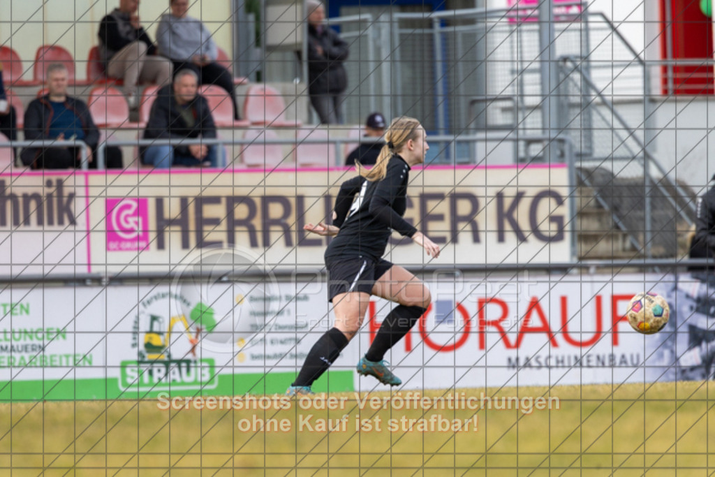 20250223_133454_0234 | #,1.FC Donzdorf (rot) vs. TSV Tettnang (schwarz), Fussball, Frauen-WFV-Pokal Achtelfinale, Saison 2024/2025, Rasenplatz Lautertal Stadion, Süßener Straße 16, 73072 Donzdorf, 23.02.2025 - 13:00 Uhr,Foto: PhotoPeet-Sportfotografie/Peter Harich