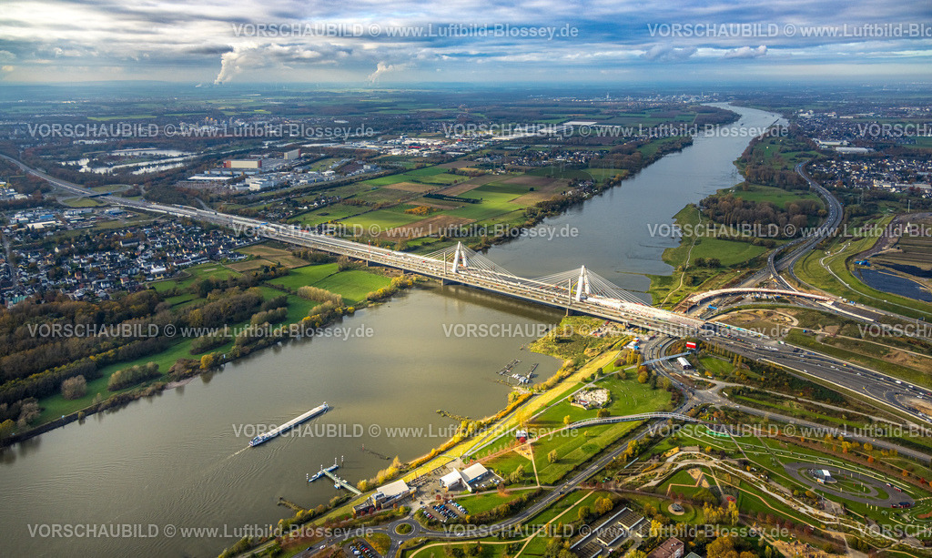 Koeln231100683RheinbrueckeMerkenich | Luftbild, Übersicht Ortsteil Merkenich mit Fernsicht, Baustelle Rheinbrücke Leverkusen der Autobahn A1 über den Fluss Rhein, Rheinaue Langel-Merzenich, Merkenich, Köln, Rheinland, Nordrhein-Westfalen, Deutschland
