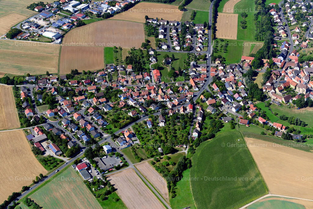 3650104 | MAIDBRONN 31.08.2016 Ortsansicht am Rande von landwirtschaftlichen Feldern und Nutzflächen  in Maidbronn im Bundesland Bayern, Deutschland // Village view on the edge of agricultural fields and land  in Maidbronn in the state Bavaria, Germany Foto: Gerhard Launer