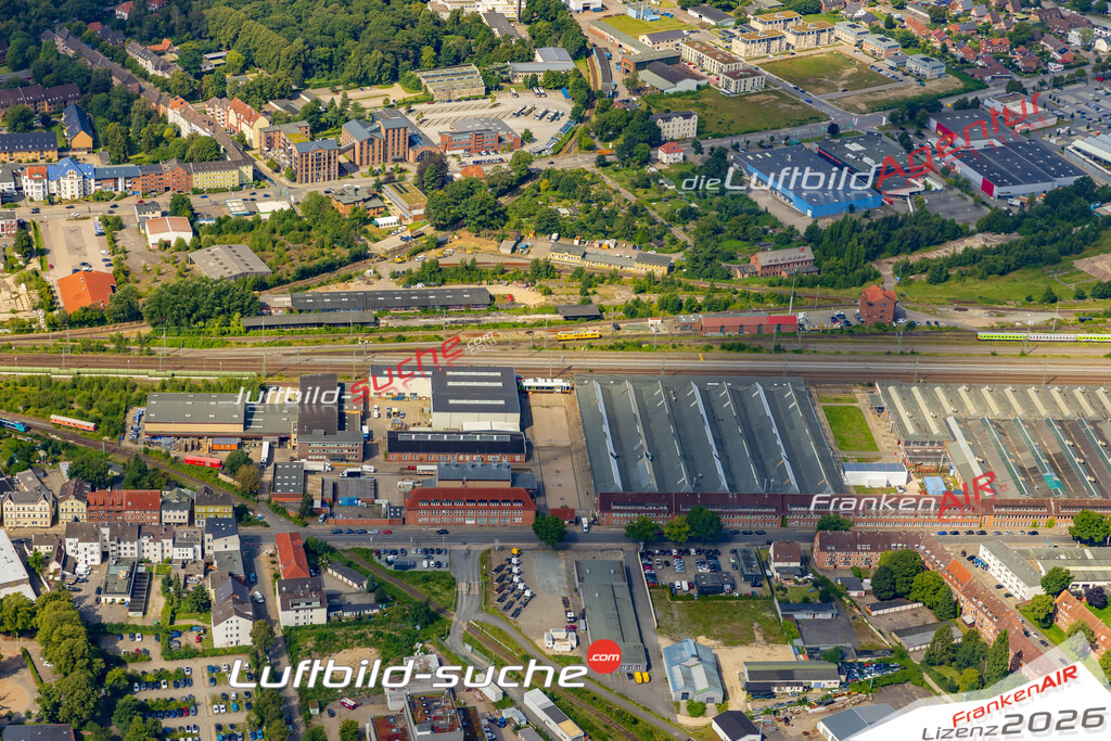 Stadt Neumünster von Oben- Die Luftaufnahme wurde 2025 vom UL-Flugzeug heraus erstellt ( keine Drohnenaufnahme ) - Hochauflösende Luftaufnahme - für Wandbilder und großformatige Ausdrucke geeignet. Das besondere Geschenk!Hier alle&nbsp;Infos zur Lizenzierung der LuftaufnahmeWir fliegen auch dieses Jahr wieder in Ihre Region um Luftbilder zu erstellen.- Luftbild anfragen