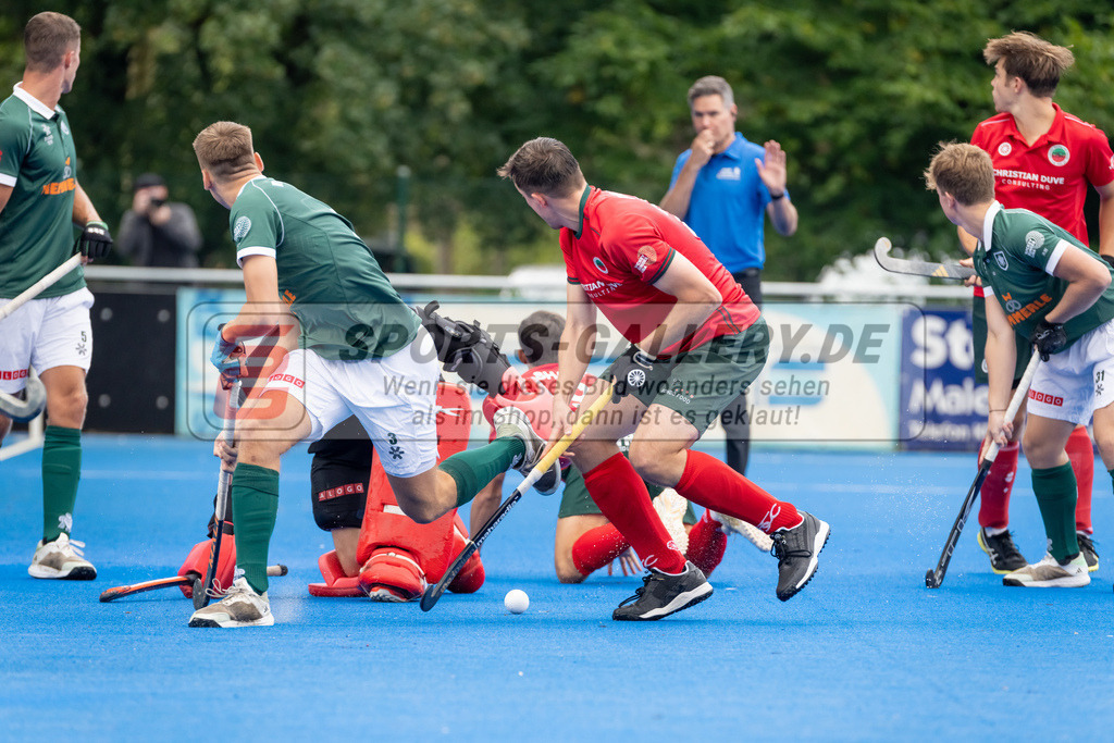 HK_20240915_106459 | 1. Bundesliga Herren Crefelder HTC - Uhlenhorst Mülheim am 15.9.2024 Crefelder HTC , CHTC, Krefeld , Pepe Steinau ( Uhlenhorst Mülheim #3 ) , Sharp Lachlan ( Crefelder HTC #9 ) , Joshua Onyekwue Nnaji Torwart ( Crefelder HTC #29 )
