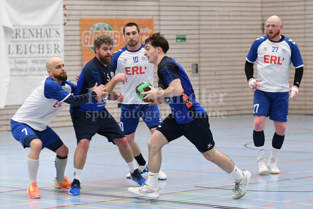 HC Deggendorf : TSV Simbach II   | Emil Baumann  (HC Deggendorf  #7); #hc10; und Michel Poek (HC Deggendorf #27 - Realisiert mit Pictrs.com