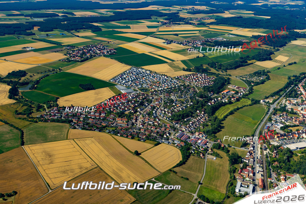 Aktuelles Luftbild von  Wilhermsdorf - Die Luftaufnahme wurde 2022 mittels UL-Flugzeug erstellt ( keine Drohne ) - hochauflösende Kamera-Systeme von  Canon -Beste Qualität - Für grossformatige Ausdrucke geeignet. Die Geschenkidee !