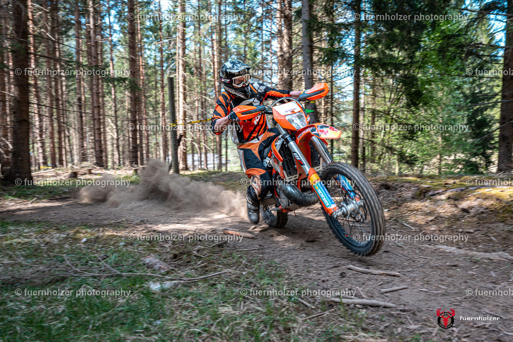 fuernholzer_250501-C1-523 | Fotografische Impressionen von der Red Stag Enduro Extreme by fuernholzer-photography.com. Endurosport in Österreich fotografisch festgehalten von fuernholzer. Auftragsfotografie für Private, Gewerbefotos und Industriefotografie. Eventfotografie, Sportfotografie und Motorsportfotografie. Anbieter von Fotoworkshops, Fototraining, fotografischen Vorträgen und Fotoseminaren.