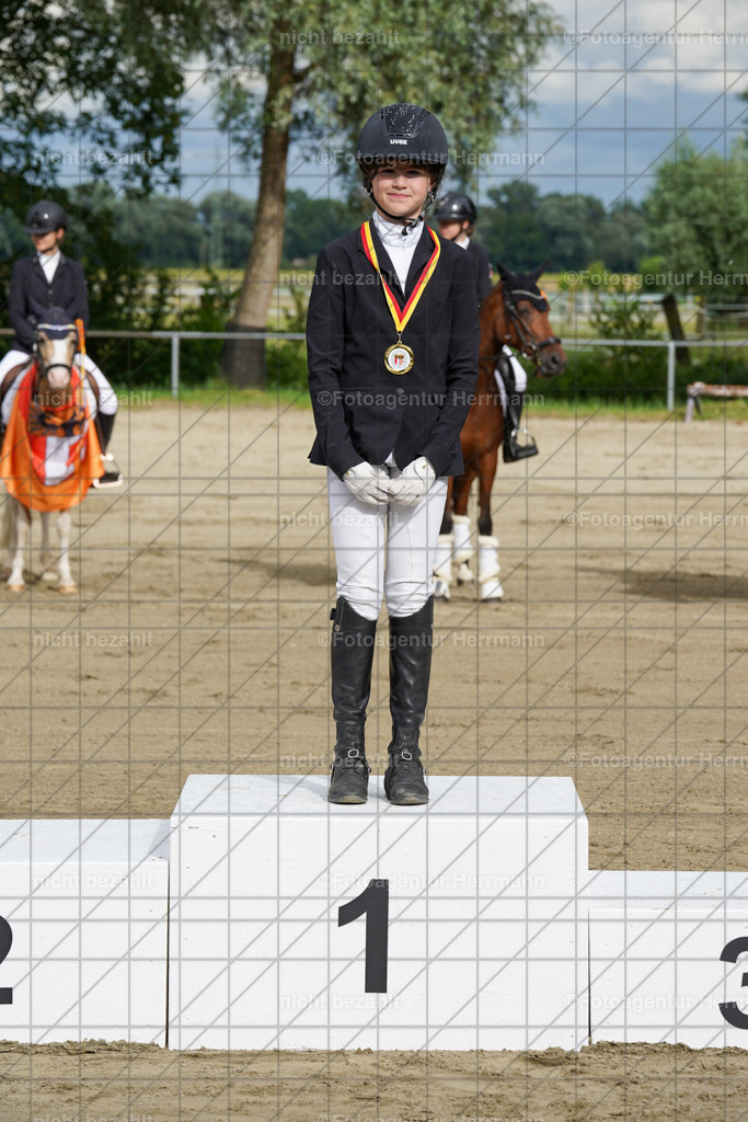 20240630-FAH02529 | Turnierbilder Schwabmünchen, Dressurbilder, Springreitturnier, Reitsportbilder, Turnierfotografen Bayern, Turnierfotograf