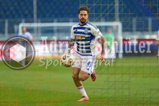 22.03.2026, GER, Fussball, Herren, 3. Liga, Saison 2025/2026, MSV Duisburg - 1860 München | Lex Tyger Lobinger (MSV Duisburg) in Aktion am Ball, Einzelaktion