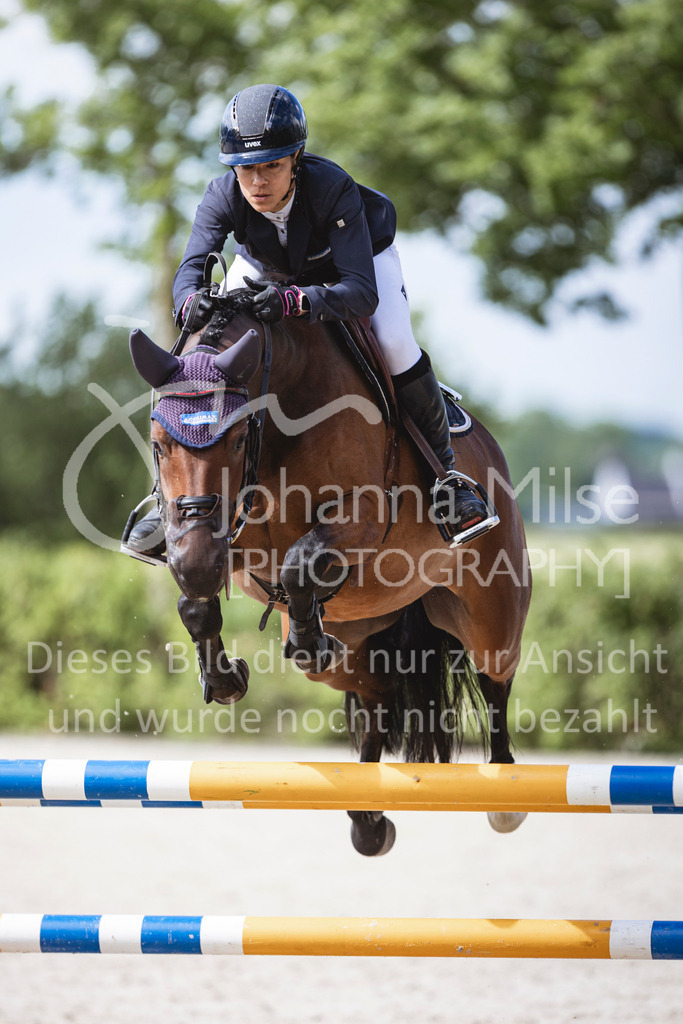 240616_Lemwerder_Springpony-L-305 | Deine schönsten Turniermomente als professionelle Fotos! Entdecke hochwertige Pferdesport-Fotografie im Online-Shop. Jetzt Fotos finden & bestellen!