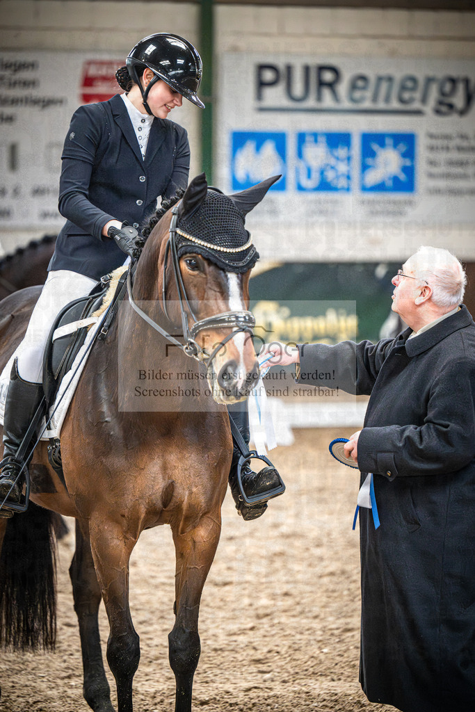 DOS_0032 | Entdecke hochwertige Reitturnierfotos von Foto Oger. Professionell, emotional und authentisch – jetzt Lieblingsmomente im Shop bestellen.Deutschlandweite Turnierfotografie. - Realisiert mit Pictrs.com