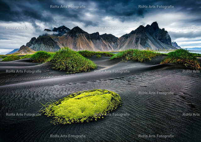 000107-14062016-151046_Island | Great wind rippled beach black sand. Picturesque and gorgeous scene. Popular tourist attraction. Location famous place Stokksnes cape, Vestrahorn (Batman Mountain), Iceland, Europe. Beauty world. - Realisiert mit Pictrs.com