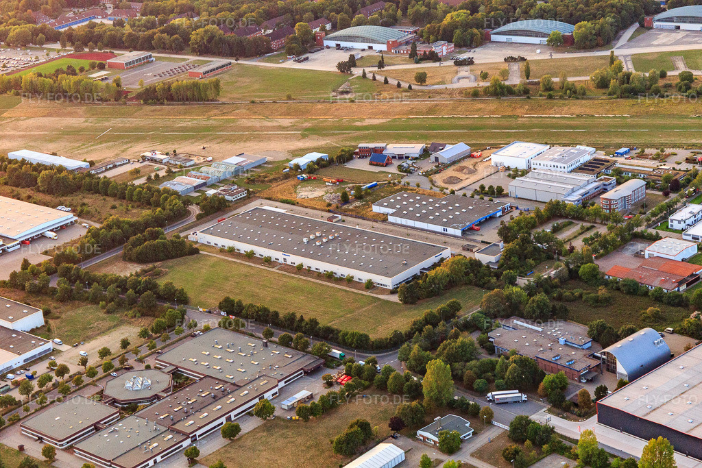 Luftbild: Nordson Engineering GmbH im Industriegebiet zwischen Hafen und Flugplatz in Lüneburg im Bundesland Niedersachsen in Deutschland. Foto: IMG_110589.jpg vom 21.08.2018 durch Werner Riehm/FLY-FOTO.deWWW.NORDSON.COM