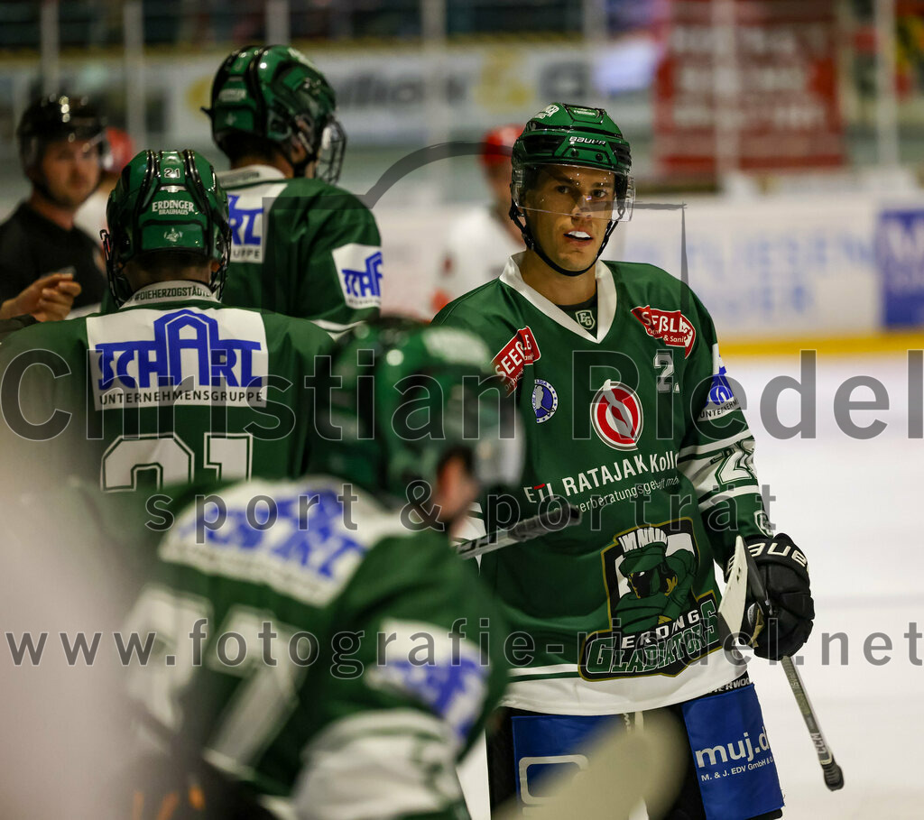 2023-10-20_166_TSV_Erding_gegen_EHC_Klostersee | Erding, Deutschland, 20.10.2023:.Eishockey, Bayernliga Vorrunde 2023 / 2024, 2. Spieltag, TSV Erding gegen EHC Klostersee, Endergebnis: 7:2..Mark Waldhausen (Erding Gladiators, #27)..Foto: Christian Riedel / fotografie-riedel.net