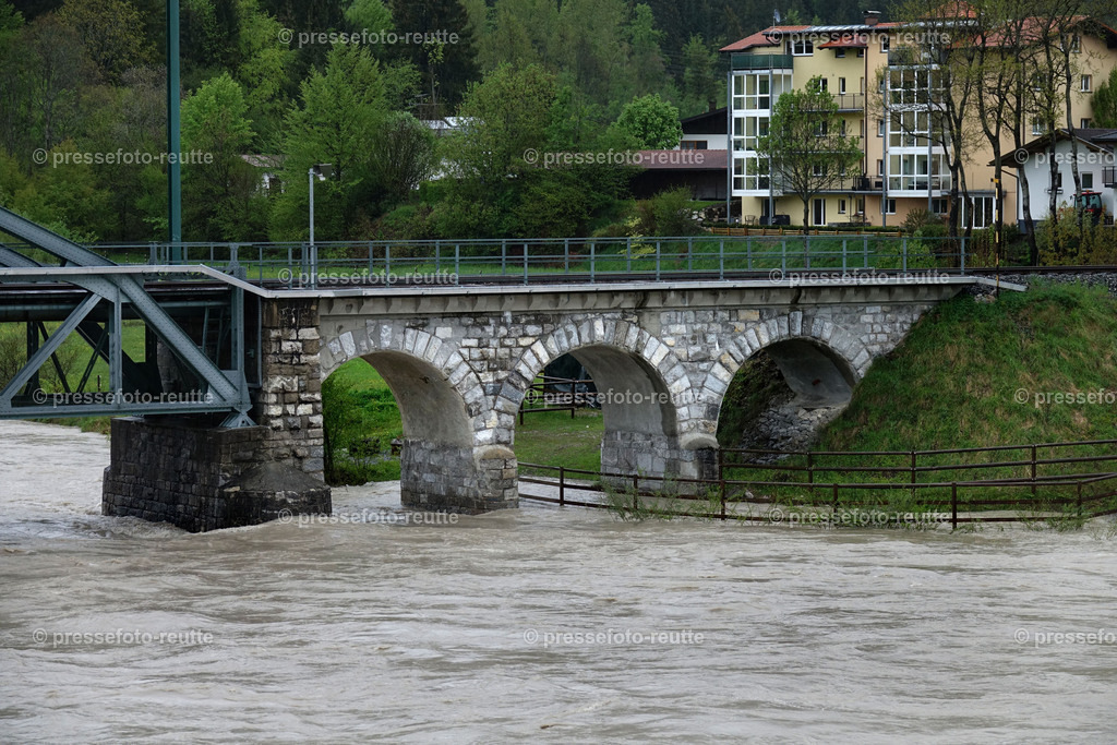 welltvi-Lechbruecke-Pflach-Hochwasser-21052019-DSD01324 | Info aus dem Bezirk Reutte/Ausserfern Tirol sowie eine umfangreiche Bilddatenbank über die gesamte Region: Lechtal, Talkessel Reutte, Tannheimertal, Zwischentoren. Lech, Plansee, Zugspitze, Grenztunnel, B179, Fernpassstraße, Verkehr, Lawinen, Tradition, - Realisiert mit Pictrs.com