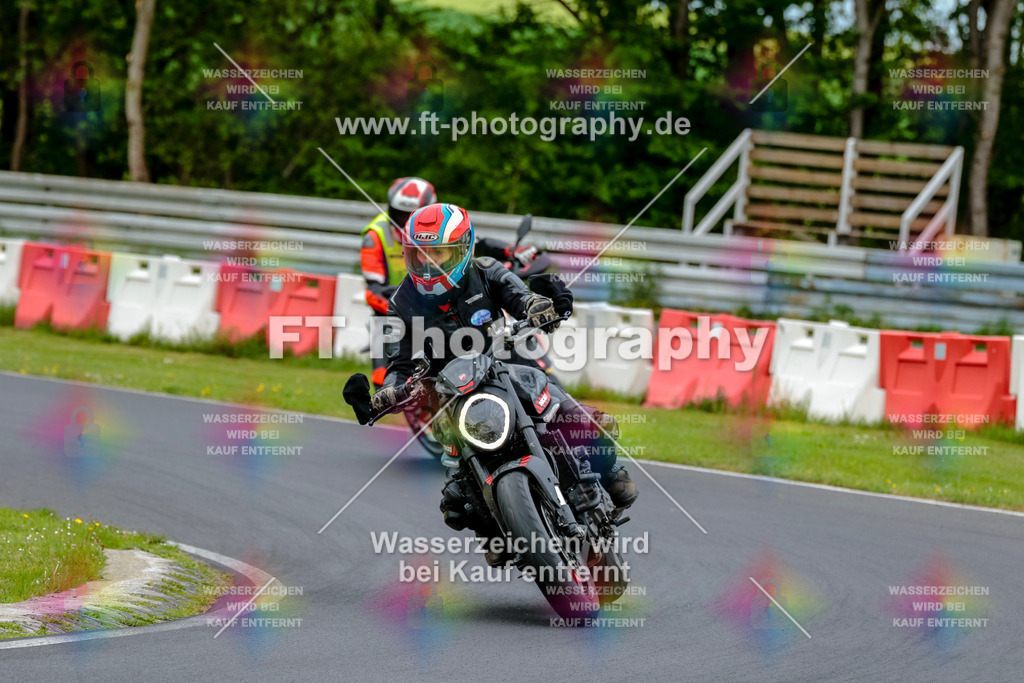 MotoTeamVBK-20340 | Hier findet Ihr Bilder von Touristenfahrten auf der Nürburgring Nordschleife oder von anderen Veranstaltungen die ich besucht habe. Viel Spass beim Durch Schauen 