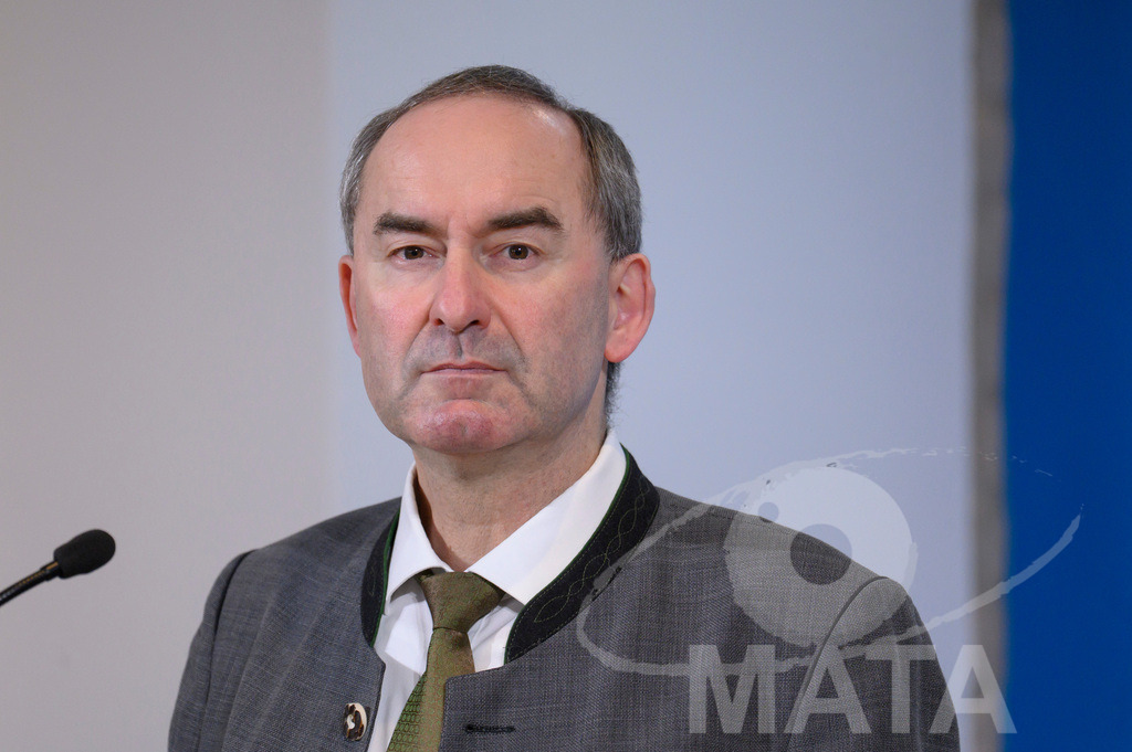 _DWI8048 | Bayerns Wirtschaftsminister Hubert Aiwanger (Freie Wähler) Pressekonferenz im Lokschuppen. Rosenheim, 02.12.2025 Bayern Deutschland - Realisiert mit Pictrs.com