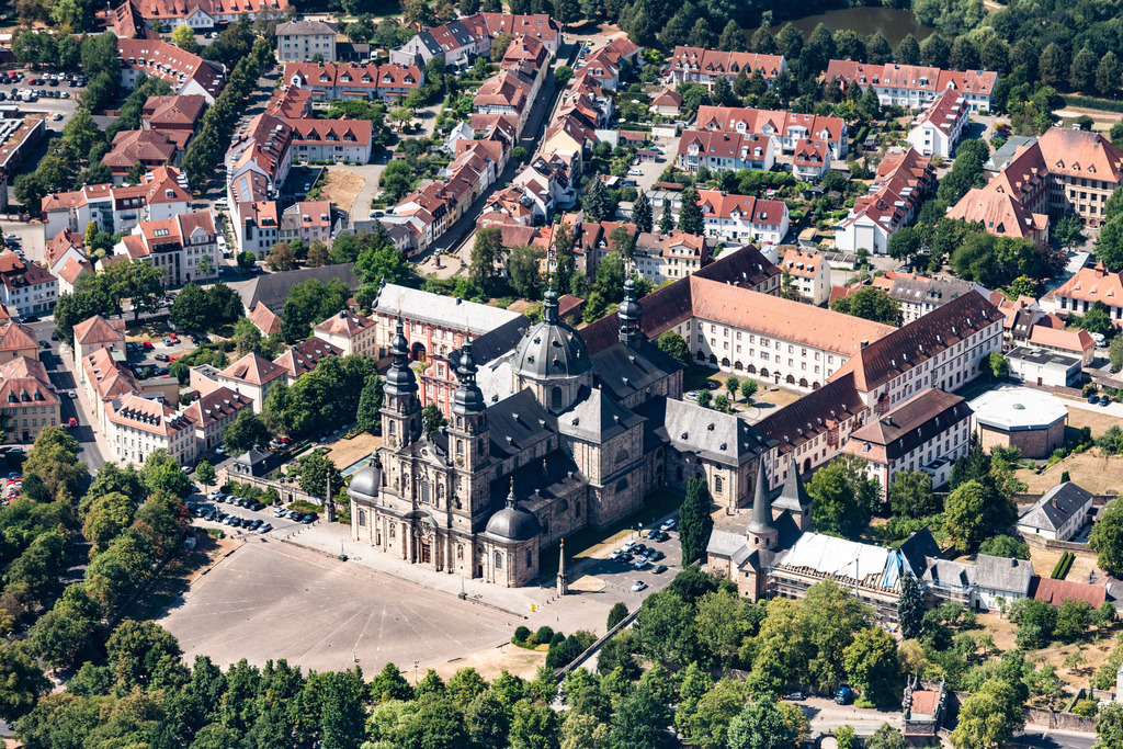 dr__0015520.jpg | FULDA 03.08.2018 Kirchengebäude des Domes in der Altstadt in Fulda im Bundesland Hessen, Deutschland. // Church building of the cathedral in the old town in Fulda in the state Hesse, Germany. Foto: Daniel Reiter