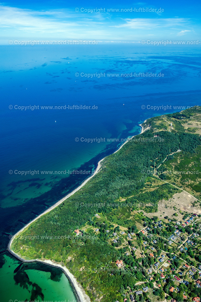Hiddensee_Klosters_ELS_8225100822 | INSEL HIDDENSEE 10.08.2022 Ortsansicht von Kloster an der Ostseeküste auf der Insel Hiddensee im Bundesland Mecklenburg-Vorpommern. // Townscape of Kloster on the seacoast of the Baltic Sea on the island Hiddensee in the state Mecklenburg - Western Pomerania. Foto: Martin Elsen