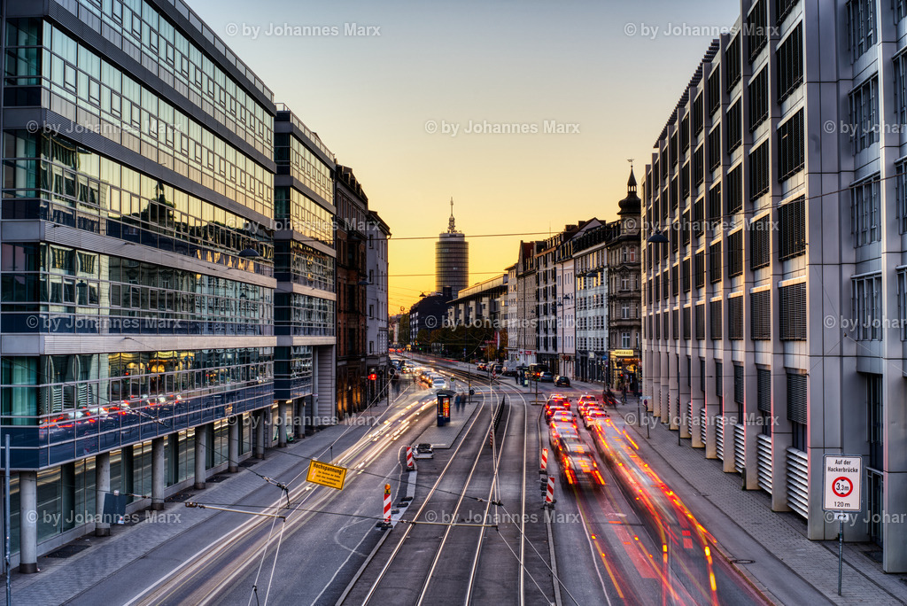 Feierabendrushhour in München | Professionelle Landschaftsfotografie, Inneneinrichtung, Kunst für Ihre Wohnung, Kanzlei, Praxis oder als Geschenk. Aussuchen und einfach liefern lassen. Raumgestaltungsberatung auf Anfrage. - Realisiert mit Pictrs.com