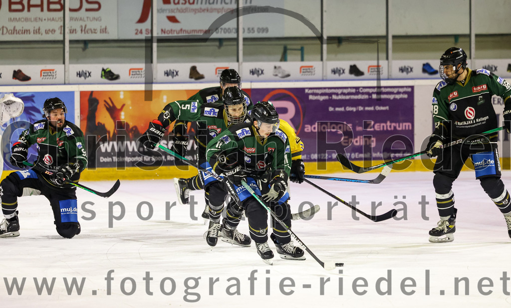 2022-11-20_117_TSV_Erding_gegen_ERSC_Amberg | Erding, Deutschland, 20.11.2022:
Eishockey, Bayernliga 2022 / 2023, 15. Spieltag, TSV Erding gegen ERSC Amberg, Endergebnis: 5:1

Rudolf Lorenz (Erding Gladiators, #91), Florian Zimmermann (Erding Gladiators, #5), Sebastian Busch (Erding Gladiators, #11), Daniel Krzizok (Erding Gladiators, #18)

Foto: Christian Riedel / fotografie-riedel.net