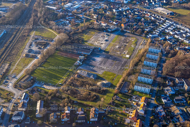 Soest230206233 | Luftbild, Baugebiet Teinenkamp, Reihenhäuser, Sportplatz Jahnplatz, Walburger, Soest, Soester Boerde, Nordrhein-Westfalen, Deutschland