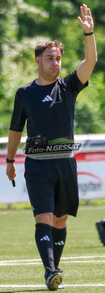 TuS Bruchmühlen - Bünder SV | Auf dem Bild zu sehen: Schiedsrichter: Talat-Eren Borazanci TuS Bruchmühlen, Bünder SV, Saison 25/26, Kreisliga A, Bruchmühlen, Deutschland - Realisiert mit Pictrs.com