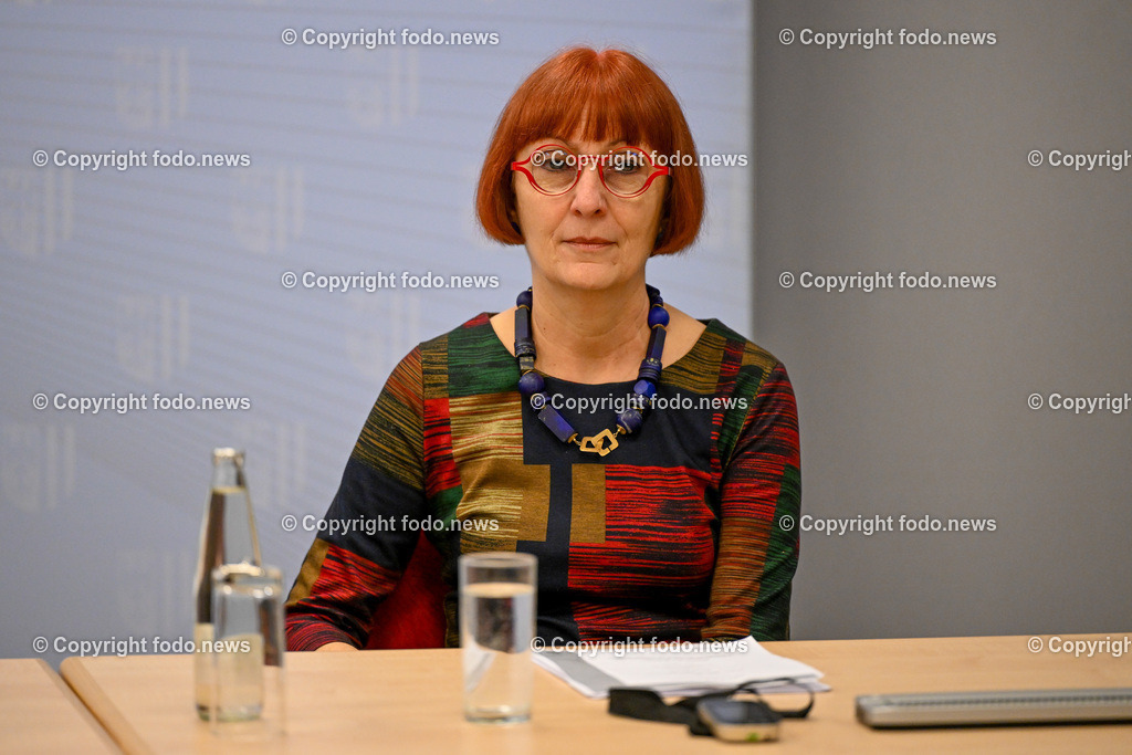 Pressekonferenz Land Ooe_ Bildung ohne Barrieren_ 19.02.2024-5 | 19.02.2024, Linz, AUT, Pressekonferenz Land Ooe, Bildung ohne Barrieren, im Bild Irene Muehlbach (Landesschulzentrum für Hoer- und Sehbildung)