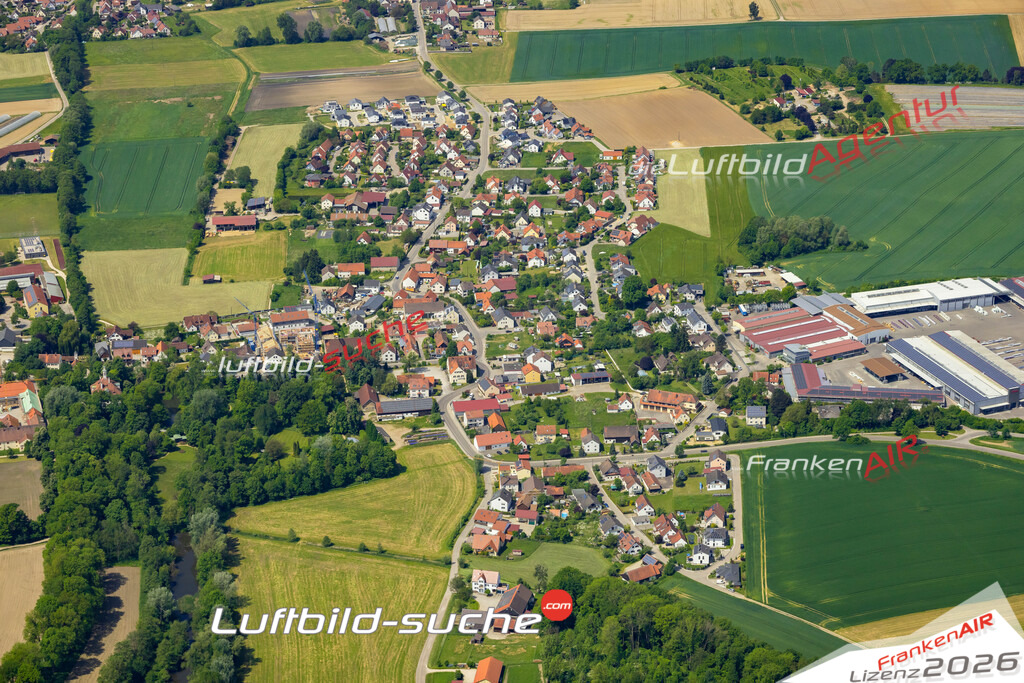 Das Luftbild zeigt Gebenhofener Strasse Affing - Die Luftaufnahme wurde 2023 vom UL-Flugzeug aus erstellt ( keine Drohne ) - Hochauflösende Luftaufnahme - Für grossformatige Ausdrucke geeignet. Die Geschenkidee !Mit Lizenz und Bildrechte bestellbar