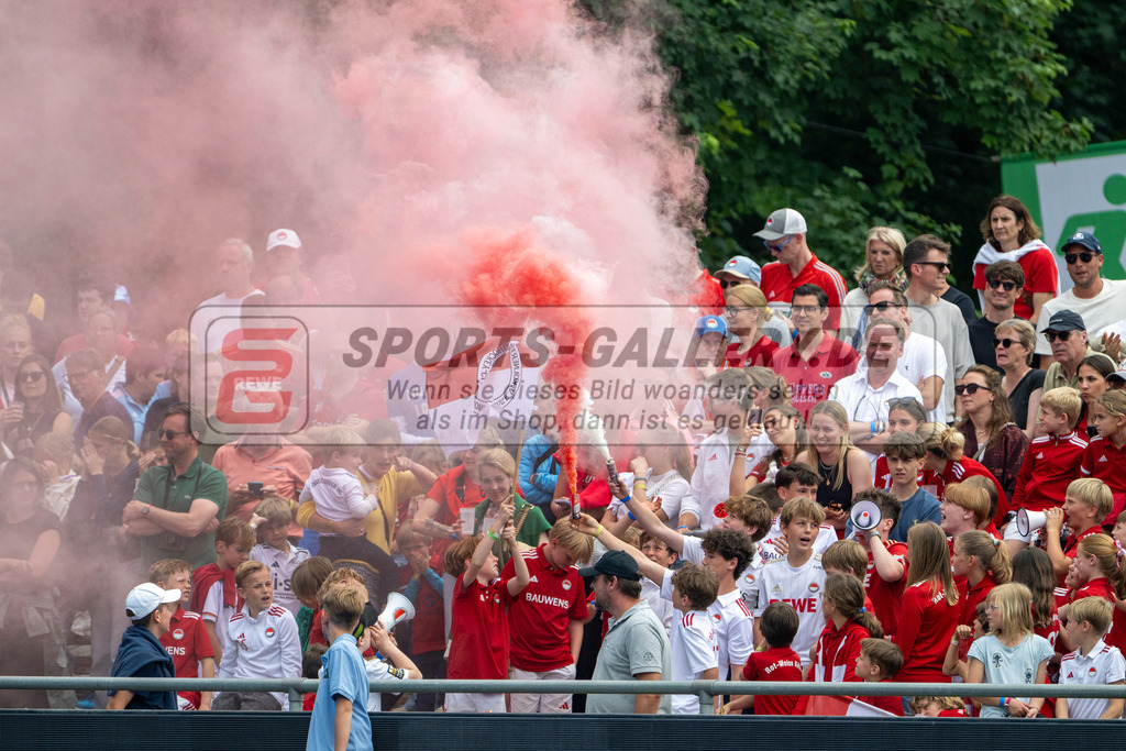 Final4_20250601-1501-Z09_4629 | Krefeld, Deutschland, 01.06.2025:  Feldhockey Final4 2025 – „Deutsche Feldhockey-Meisterschaften 2025“ Crefelder HTC - Rot-Weiss Köln (Finale Herren) im Gerd-Wellen-Hockeyanlage am 01.06.2025 in Krefeld, Deutschland. (Foto von Kramhöller/Fehrmann/Kaste)Krefeld, Germany, 01.06.2025: Feldhockey Final4 2025 – „Deutsche Feldhockey-Meisterschaften 2025“ Harvestehuder HTC - Düsseldorfer HC (Finale Damen) in Gerd-Wellen-Hockeyanlage at 01.06.2025 in Krefeld, Deutschland. (Foto from Kramhöller/Fehrmann/Kaste)