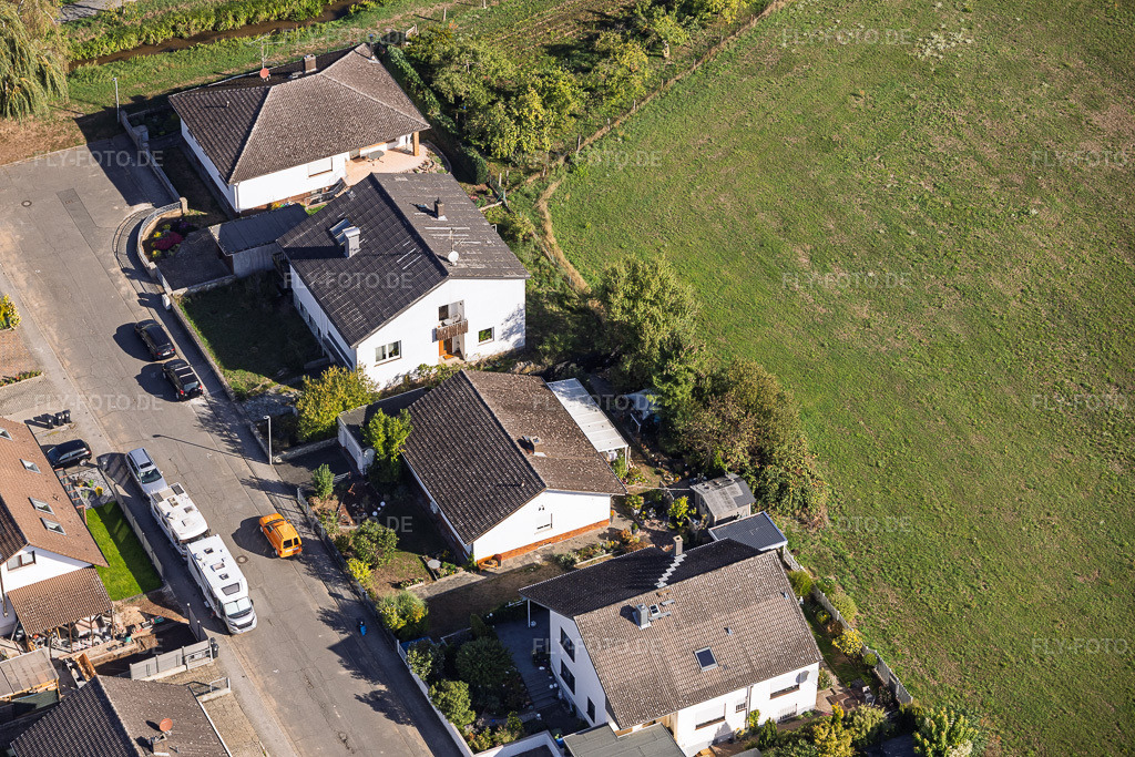 Luftbild: Ortsansicht im Ortsteil Sickenhofen in Babenhausen im Bundesland Hessen in Deutschland. – Foto: IMG_159053.jpg vom 22.09.2026 durch Werner Riehm/FLY-FOTO.de – Auflösung des Originals: 6000 x 4000 px