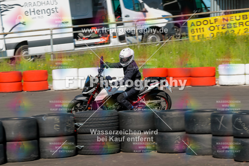 Moto-TeamOBK-21413 | Hier findet Ihr Bilder von Touristenfahrten auf der Nürburgring Nordschleife oder von anderen Veranstaltungen die ich besucht habe. Viel Spass beim Durch Schauen 