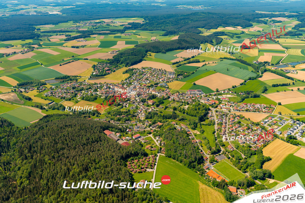 Das Luftbild zeigt :  Stamsried - Die Luftaufnahme wurde 2024 vom UL-Flugzeug aus erstellt ( keine Drohne ) - Hochauflösende Luftaufnahme - Für grossformatige Ausdrucke geeignet. Die Geschenkidee !Mit Lizenz und Bildrechte bestellbar