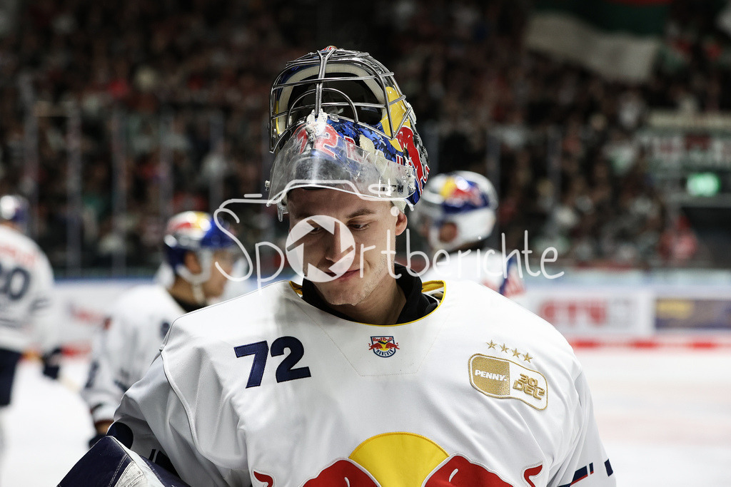 Augsburger Panther - EHC RB München | Daniel ALLVENA (RBM #72) schaut traurig / Enttaeuscht /