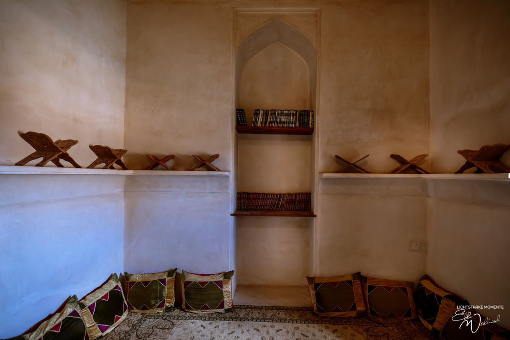 Festung Jabreen, Oman | Herzlich willkommen auf meiner Seite! Ich bin Elke Wallnisch, Deine Fotografin für lichtstarke Momente. Der Name steht für alles, was mich mit der Fotografie verbindet: Das Licht und seine machtvolle Wirkung auf eine Situation oder unsere Stimmung - Realisiert mit Pictrs.com