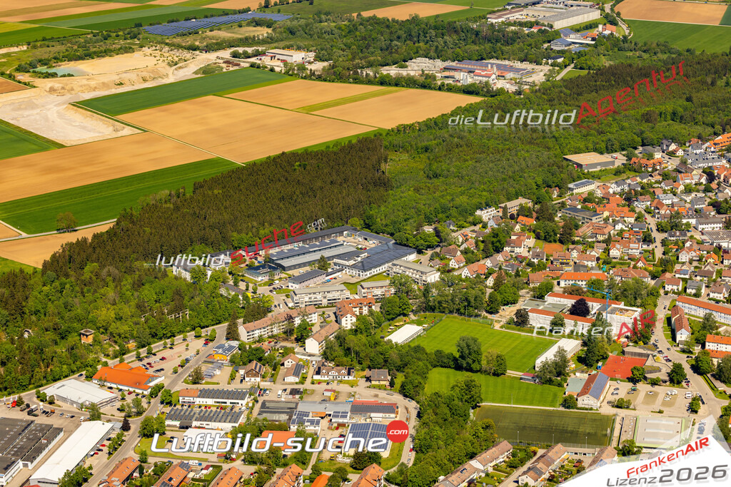 Das Luftbild zeigt : Neugablonz Kaufbeuren - Die Luftaufnahme wurde 2024 vom UL-Flugzeug aus erstellt ( keine Drohne ) - Hochauflösende Luftaufnahme - Für grossformatige Ausdrucke geeignet. Die Geschenkidee !Mit Lizenz und Bildrechte bestellbar