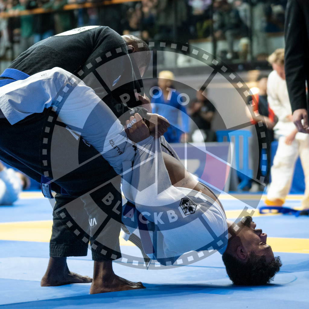 20240121PBB5292-2 | Fighters compete during the second day of the IBJJF European Championship in Paris, France, on January 21, 2024.