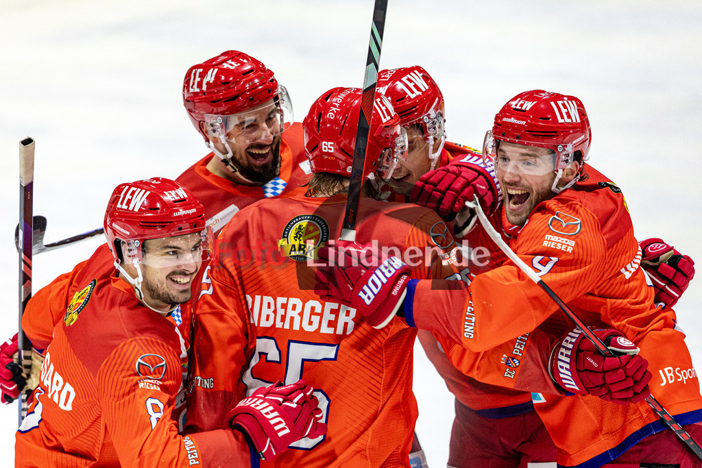 EC Peiting vs Deggendorfer SC | Eishockey Oberliga Süd 2023/2024, EC Peiting vs Deggendorfer SC, 20231119,
Tor zum 7:7,
2023-11-19 in Peiting (Eisstadion)
65 Alexander BIBERGER (ECP 65), 8 Felix BRASSARD (ECP 8), 9 Brett OUDERKIRK (ECP 9), 22 Lukas GOHLKE (ECP 22), 24 Thomas HEGER (ECP 24)
Copyright: WolfgangxLindner foto-lindner.de