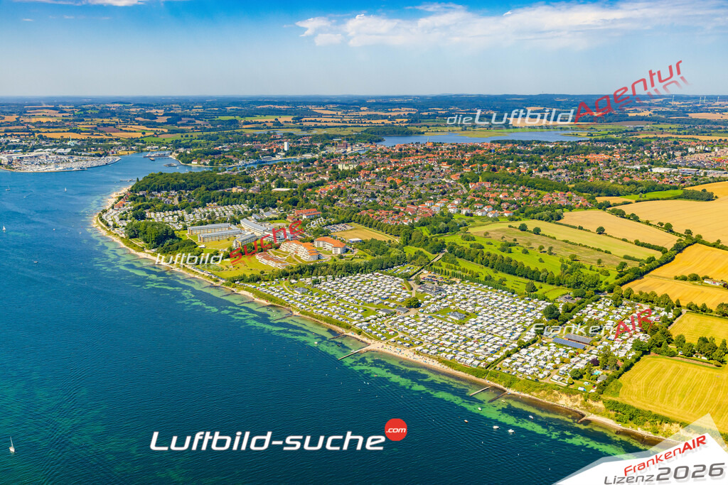 Camping Neustadt in Holstein Bild- Das Luftbild wurde 2025 vom UL-Flugzeug heraus erstellt ( keine Drohne bzw. Drohnenaufnahme ) - Hochauflösende Luftaufnahme -Nicht vergleichbar mit Google Maps oder Satelittenbilder- Die Geschenkidee !Mit Lizenz und Bildrechte bestellbar - CC