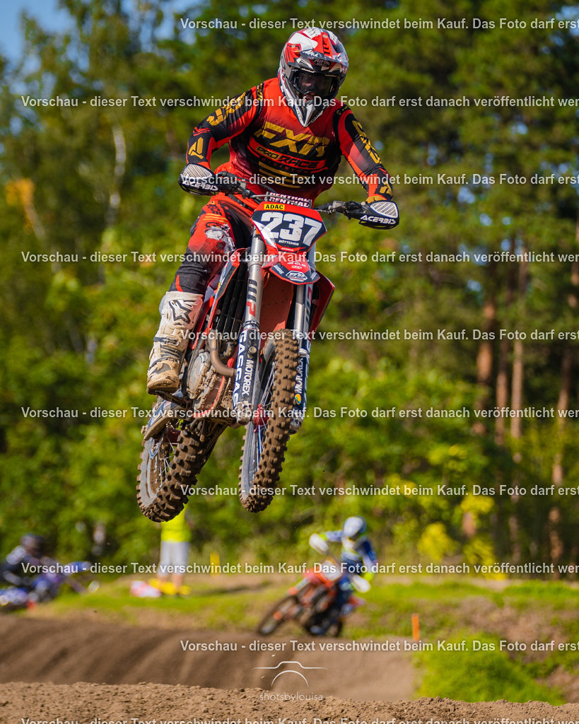 09_21_LM_Schenkenhorst-8253 | Sportfotografin aus Berlin-Brandenburg mit Fokus auf Motocross. Ich halte deine sportliche Leistung und echte Emotionen auf und neben der Strecke professionell fest. Entdecke die Fotos von deinem Rennen und bestelle sie direkt hier im Shop.