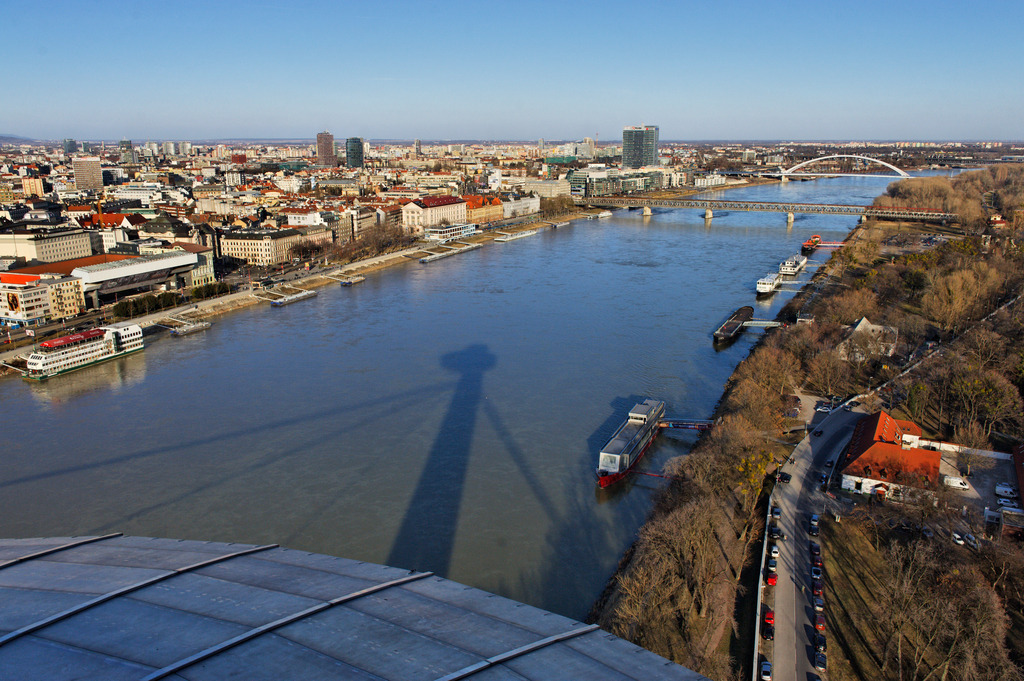 Donau von oben | Bratislava, Slowakei - March 03, 2012: Donau von oben. - Realisiert mit Pictrs.com