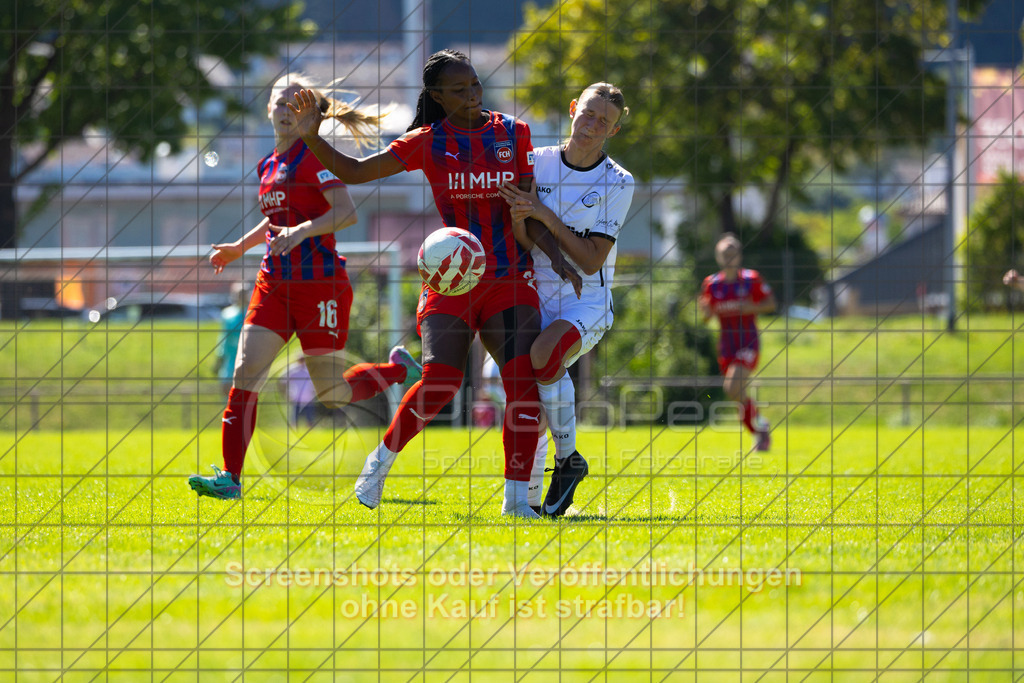 20260906_121256_0183_(c)_by_PhotoPeet | #,1.FC Donzdorf (weiß) vs. 1.FC Heidenheim 1846 (rot), Fußball, Frauen-Verbandspokal Gruppe 2, 2. Runde, Saison 2026/2027, Rasenplatz Lautertal Stadion, Süßener Straße 16, 73072 Donzdorf, 06.09.2026 - 11:00 Uhr,Foto: PhotoPeet / Sport- &amp; Eventfotografie / Peter Harich