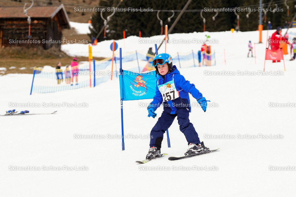SRF_02.01.2026_0368 | Skirennfotos,Serfaus,Fiss,Ladis,Kinderskirennen,Winter,Tirol,Oberland,skirace,SFL,feelfree,weil wir's genießen,ski,Ski,skifahren,Sonnenplateau, - Realisiert mit Pictrs.com