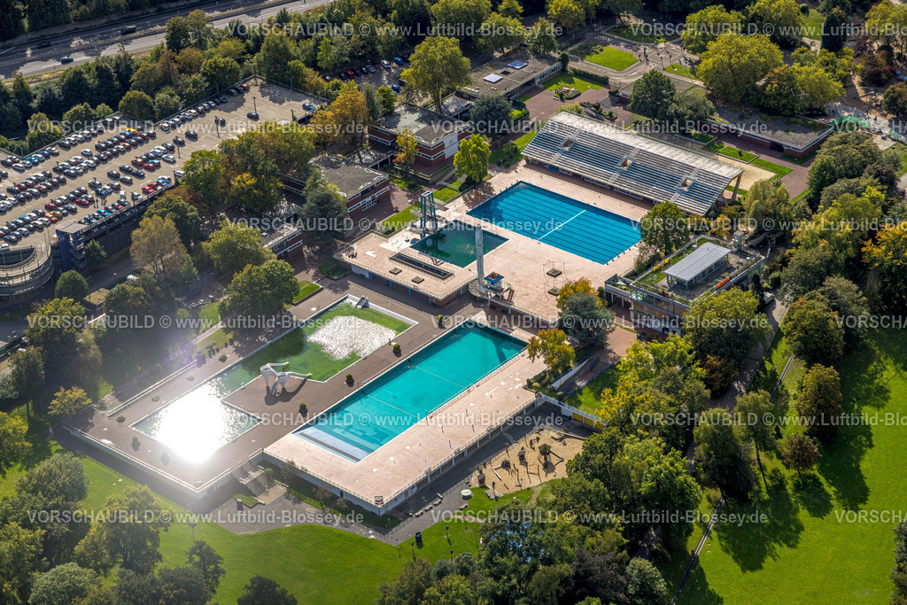 Essen241002101 | Luftbild, Grugabad Schwimmbad mit Tribüne im Grugapark, Rüttenscheid, Essen, Ruhrgebiet, Nordrhein-Westfalen, Deutschland