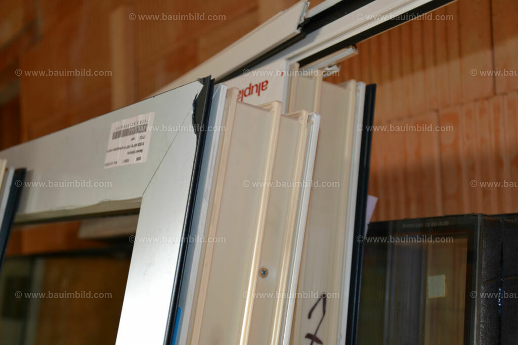 bib-lg14-fenster-0004 | Nach LV-Leistungsgruppen sortierte Detailfotos über den Bau eines Hauses. Alle Hausbau-Bilder direkt vom Urheber und Autor der Website Haus-Selber-Bauen.com