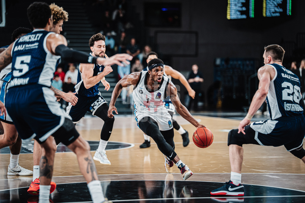 Basketball | Männer | Saison 2025/2026 | BKT EuroCup | Veolia Towers Hamburg vs. Bahcesehir College Istanbul | 14.10.2025 | Carlos Stewart Jr. (#1, Veolia Towers Hamburg)