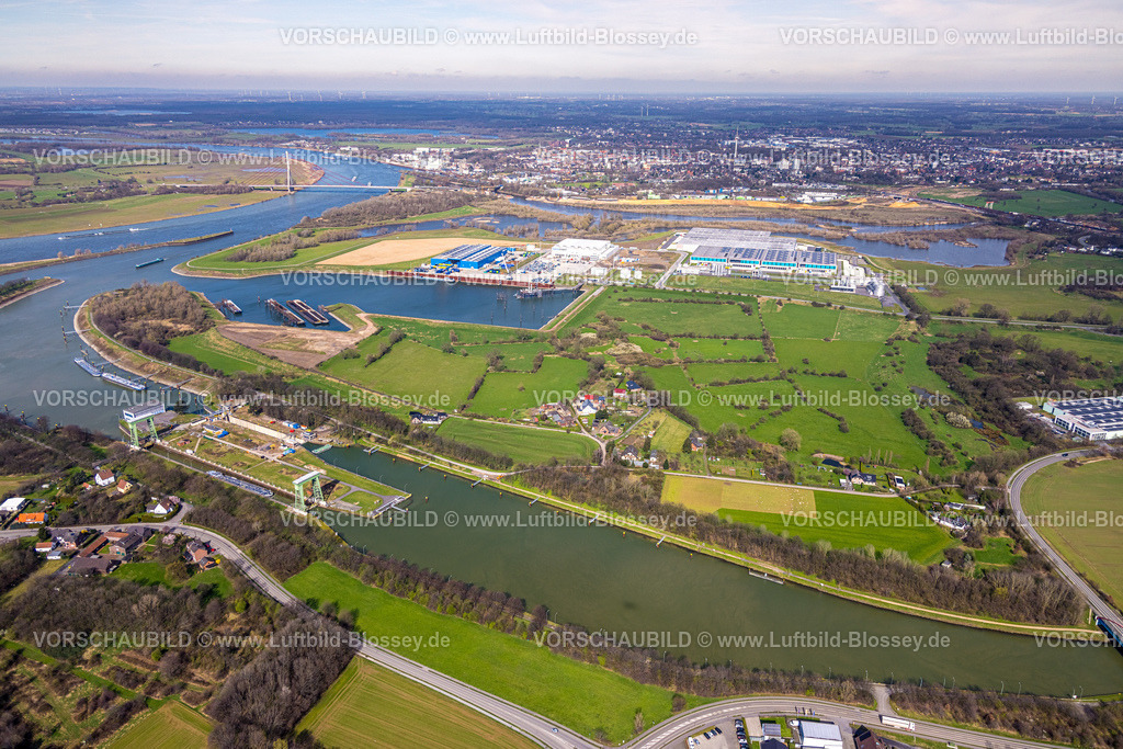 Wesel240309658 | Luftbild, Hafen Emmelsum, DeltaPort Hafenverbund, Gewerbegebiet mit Schwerlast Terminal Niederrhein GmbH Transportunternehmen, NORDFROST GmbH & Co. KG Logistikdienst, Rhenus Warehousing Solutions SE & Co. KG, Schleuse Friedrichsfeld am Wesel-Datteln-Kanal in den Fluss Rhein, , Wesel, Nordrhein-Westfalen, Deutschland