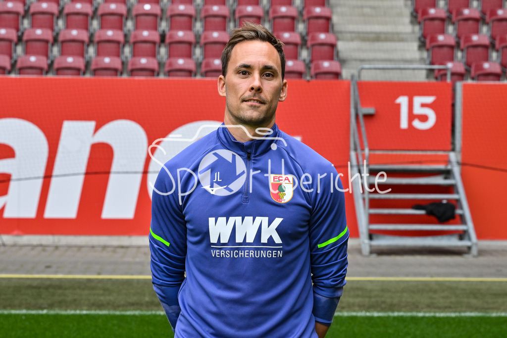 FC Augsburg 2025/26 | Julian LAUER / Einzelfoto / Freisteller / Media Day FC Augsburg: WWK-Arena am 06.08.2025