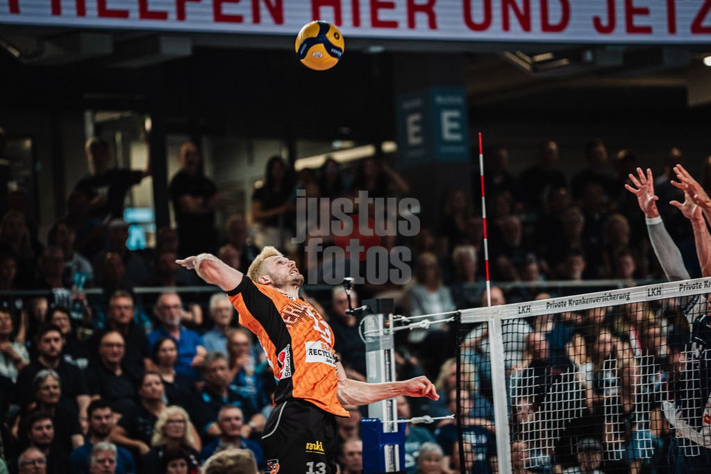 Volleyball | Herren | Saison 2024/2025 | 1. Volleyball Bundesliga Männer | Finale | SVG Lüneburg vs. BERLIN RECYCLING Volleys | 01.05.2025 | Ruben Schott (#13, Berlin Recycling Volleys) beim Angriff